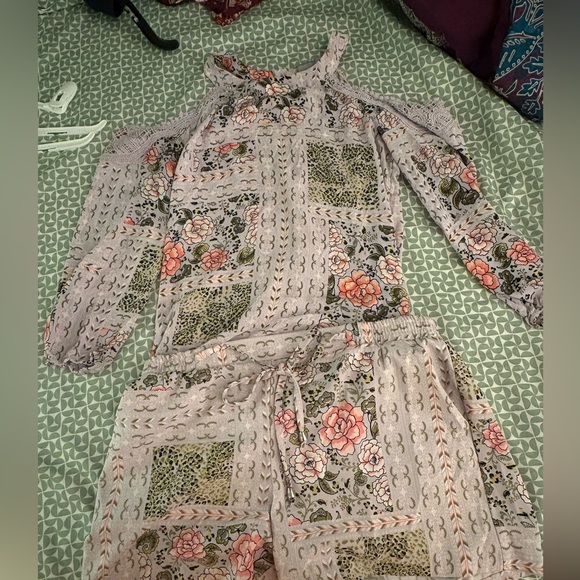 New York and company Floral Accents two piece blouse and short set - Picture 1 of 9
